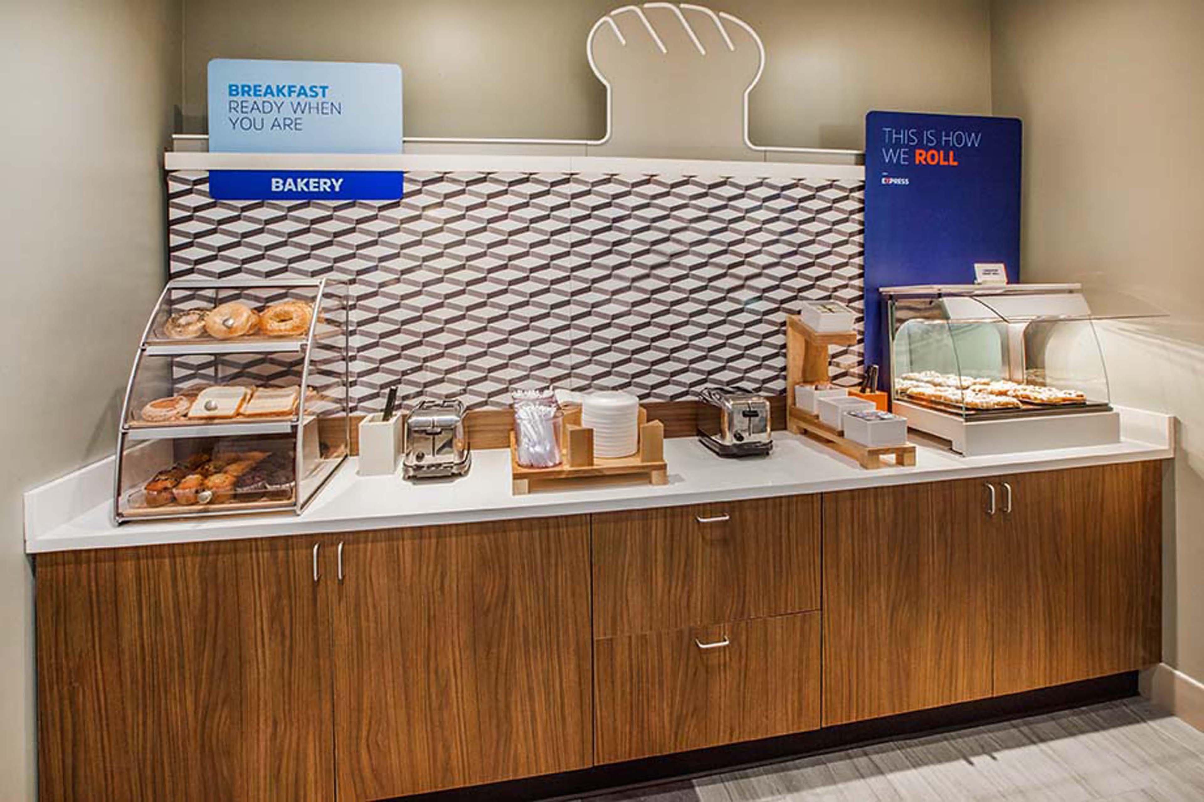 Holiday Inn Express Hotel & Suites Huntsville West - Research Park By Ihg Bagian luar foto